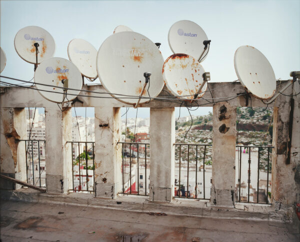 Kader Attia, Parabolic Self Poetry, 2015, Lichtkasten, 128 x 159 x 20 cm, Foto: Björn Behrens, VG Bild-Kunst, 2024