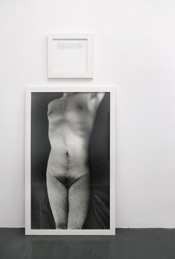 Sophie Calle, La amnesia (Les Autobiographies), 1992, b/w photography and text, Installationsansicht „Fuck Your Fear“, VAN HORN, Düsseldorf 2019, Photo © D.Steinfeld | VAN HORN