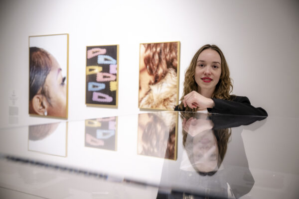 Kuratorin Ellen Haak in der Ausstellung. Foto: Andreas Endermann